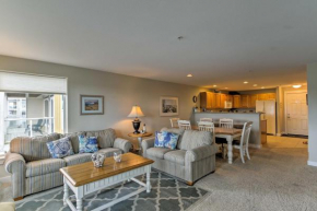 Bright Westport Condo with Pool Access, Walk to Beach